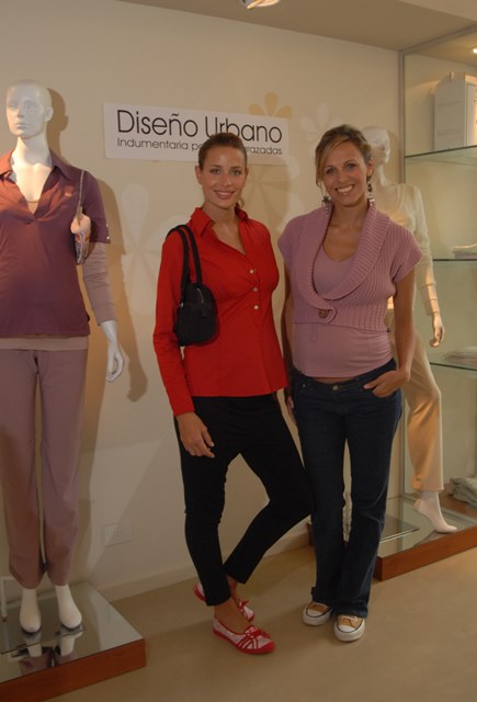 Ivana Saccani  y Denise Dumas en Diseño Urbano (indumentaria para embarazadas)